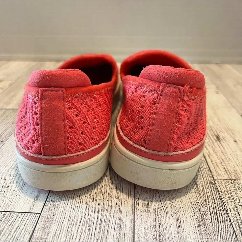 UGG Caplan Slip-on Shoes Girls Size 1 Chevron Metallic Pink Knit Mesh